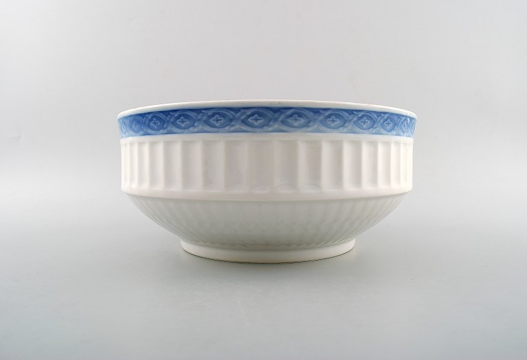 Royal Copenhagen Blue Fan, Round bowlDecoration number 1212/11567.