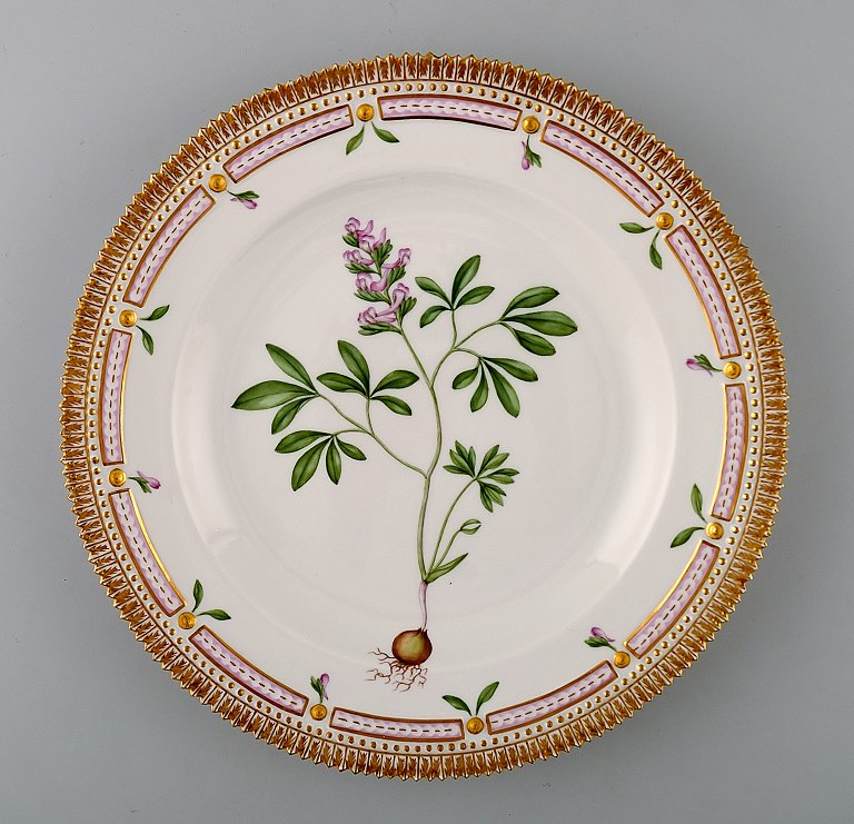 Royal Copenhagen Flora Danica dinner plate # 20/3549.