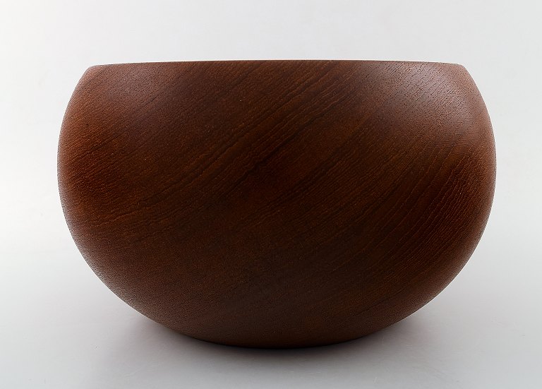 Kay Bojesen Large bowl in teak.