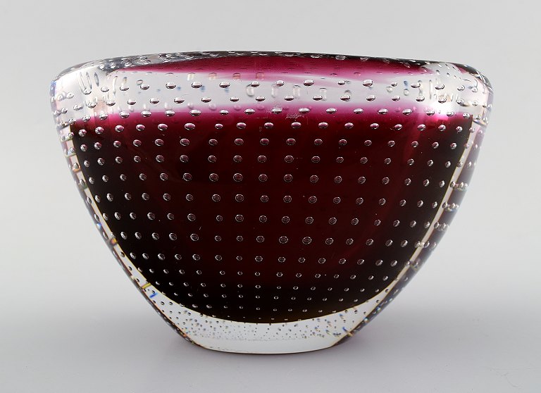 Vicke Lindstrand for Kosta Boda kunstglasvase.Signeret.