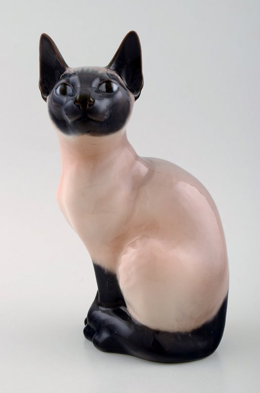 Royal Copenhagen Siamese cat.Number 142.