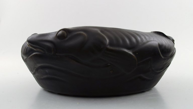 Karl Hansen Reistrup for Kähler, Denmark, bowl with pike, black glaze.