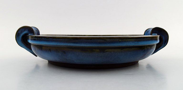 Wilhelm Kåge/Kage (1889-1960) for Gustavsberg, "Farsta".Unique large bowl of stoneware, decorated with blue glaze.