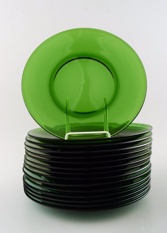 Vereco, Frankrig, 15 tallerkener i grønt kunstglas. 
