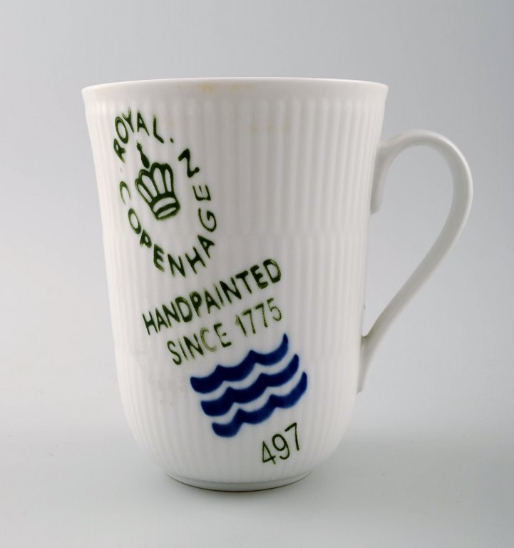 Royal Copenhagen Musselmalet krus med hank nr. 497.