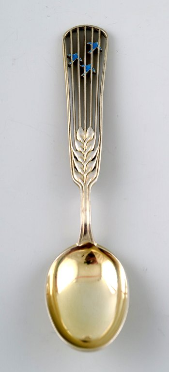 A. Michelsen Juleske 1937. Forgyldt Sterlingsølv med emalje.Måler 15,5 cm.I perfekt stand.