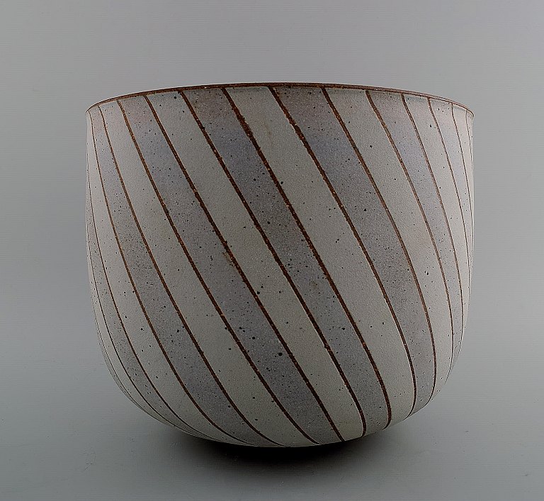 Bente Brosbøl Hansen (f 1961) Ceramic Vase. Glazed stoneware with geometric decoration.