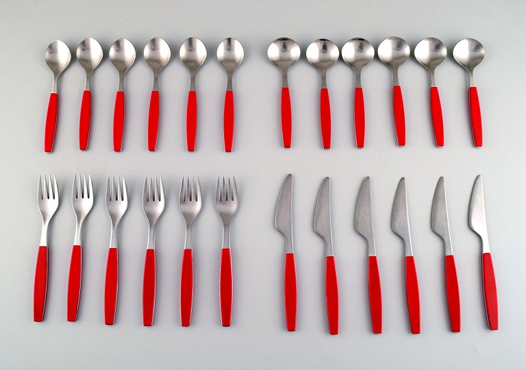 Complete service for 6 p., Henning Koppel. Strata cutlery in stainless steel and red plastic. Manufactured by Georg Jensen.