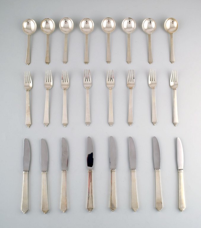 Georg Jensen Pyramide middagsservice af sterling sølv til otte personer. 