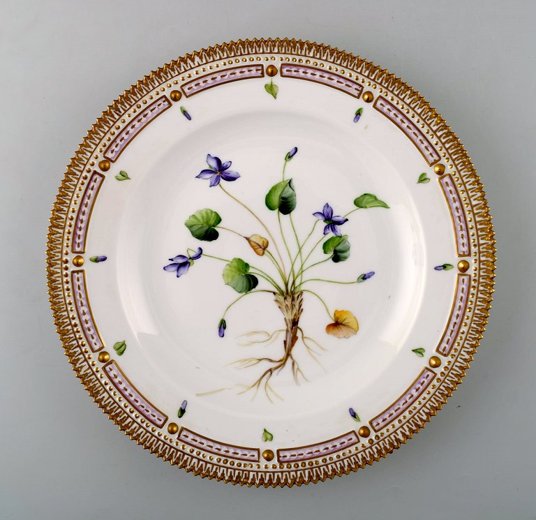 Royal Copenhagen flora danica middagstallerken #20/3549.  