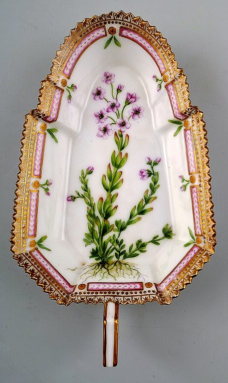 Antique Royal Copenhagen no. 20/3543 Flora Danica.Dish with handle.