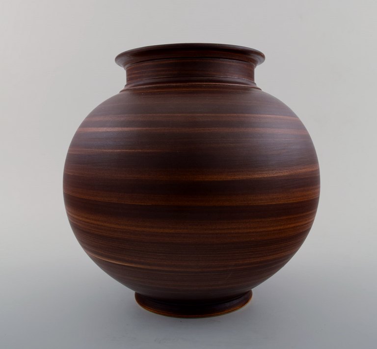 Lidkoping, Gunnar Nylund keramik vase. 