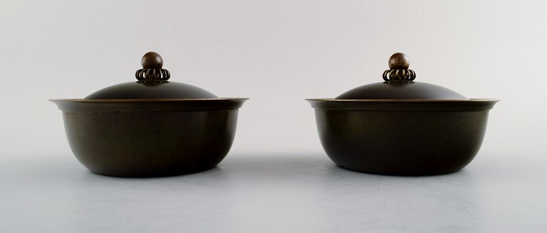 Just Andersen a pair of art deco boxes / jewelry boxes in alloyed bronze.