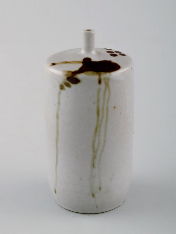 Claes Thell, svensk keramiker. 1986. Miniature keramikvase.