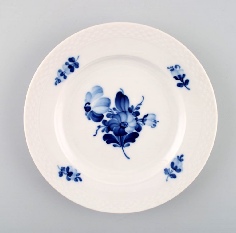 12 pcs. Royal Copenhagen Blue Flower Braided, large dessert plate/salad plate.Decoration Number 10/8093.