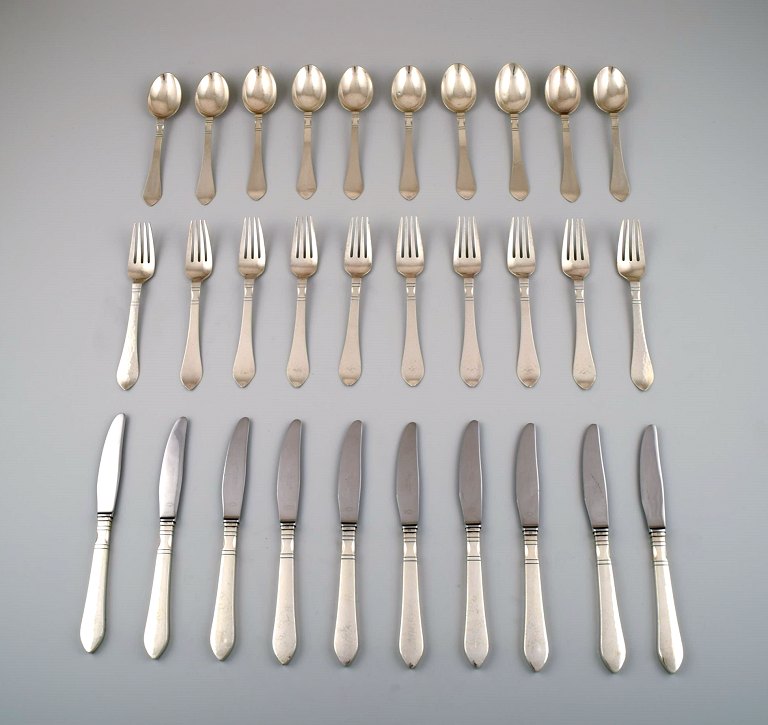 Georg Jensen. Continental (Antik) 10 p. Complete dinner silver service, hand hammered.