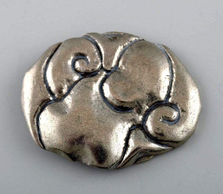 Danish Art Nouveau brooch in silver. Early 1900s.