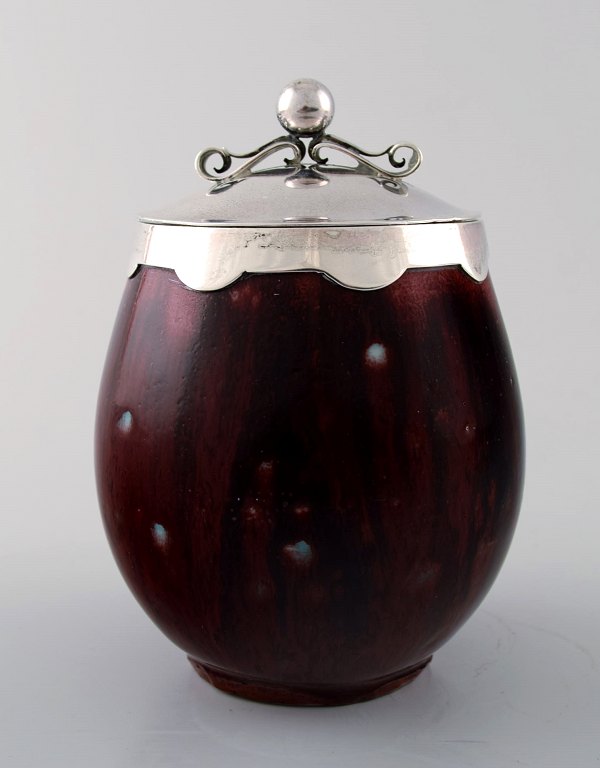 Royal Copenhagen, Georg Jensen, Erik Magnussen:Jam jar of stoneware decorated with oxblood glaze.