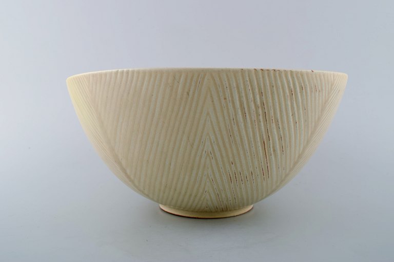 Axel Salto. Plain style, Royal Copenhagen. Large bowl.
