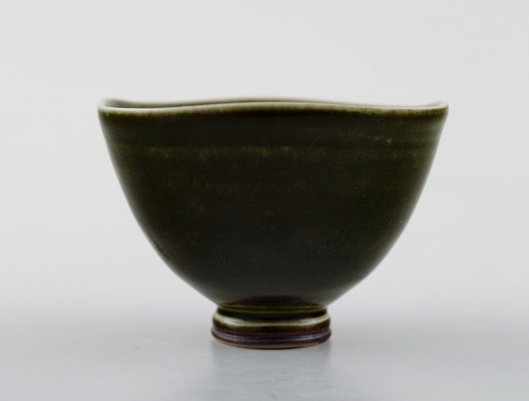 Berndt Friberg Studio ceramic bowl. Modern Swedish design.Unique, handmade. Fantastic glaze in shades of green!