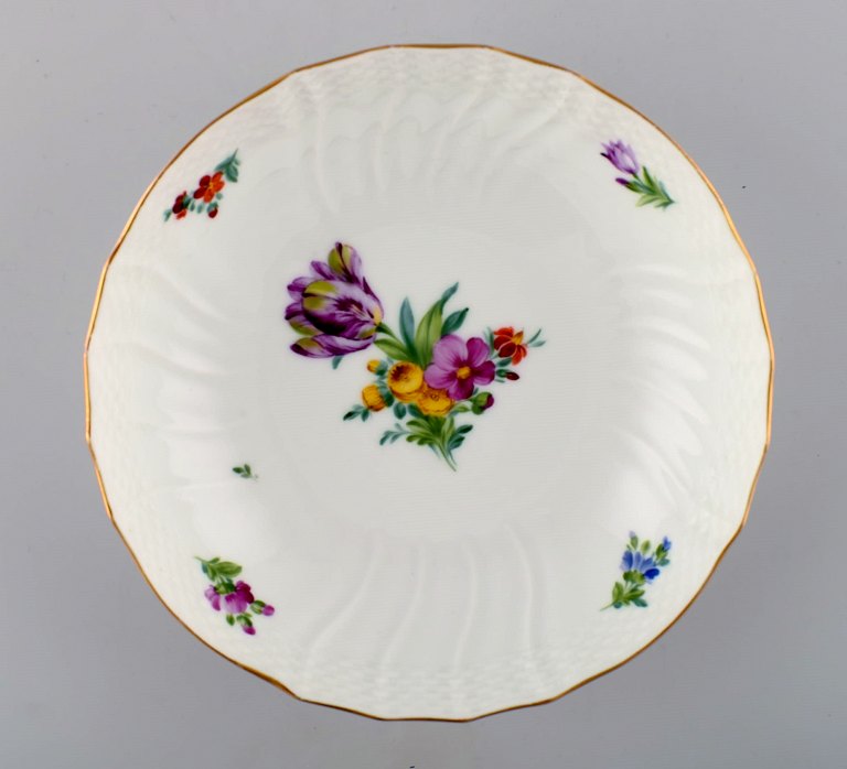 Royal Copenhagen Let Saksisk Blomst, skål.Dekorationsnummer 493/1518.