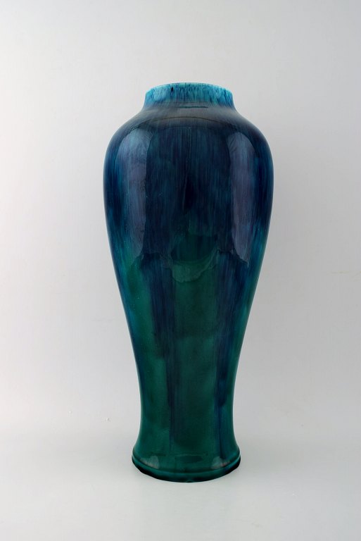 Paul Milet for Sevres, stor vase i fajance, håndmalet i turkis overglasur. Frankrig, ca. 1930.