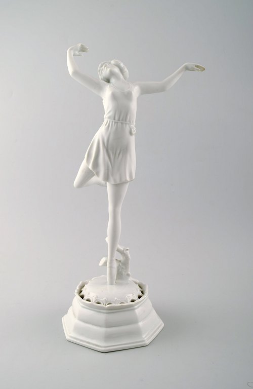 Art deco Rosenthal blanc de chine porcelænsfigur af ballerina på sokkel.