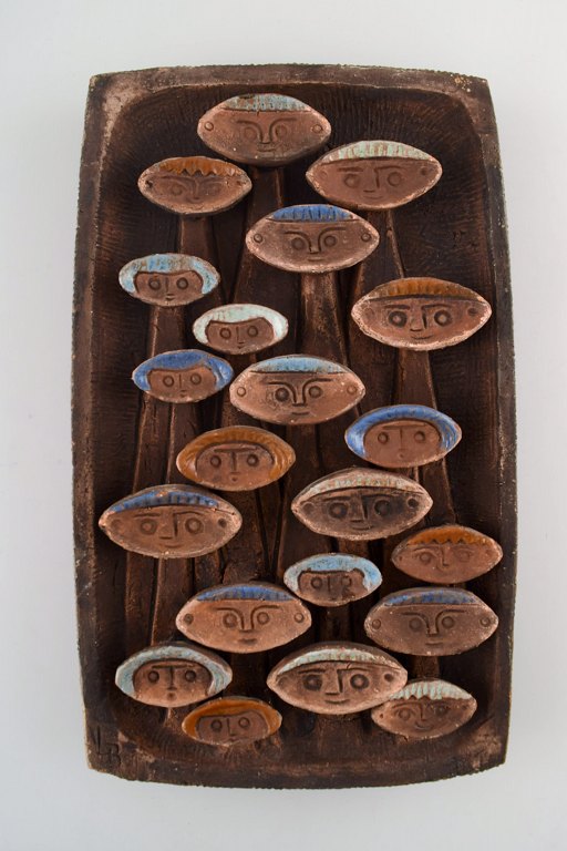 Lars Bergsten, born in Eskilstuna in 1920, Swedish ceramist.Large relief/wall plaque with faces in ceramics.