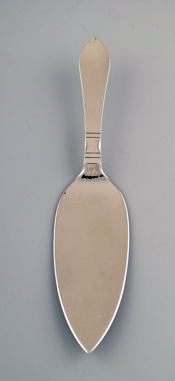 Georg Jensen Continental large serving spade in all silver, silverware, hand hammered.
