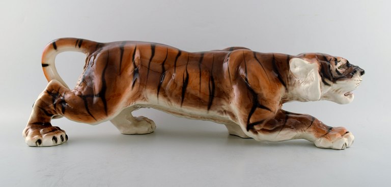 Keramos, Vienna, very large tiger in porcelain.