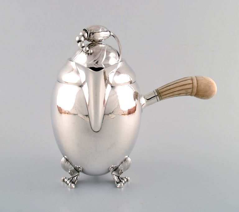 Georg Jensen Sterlingsølv Magnolia chokoladekande Nummer 2D. 