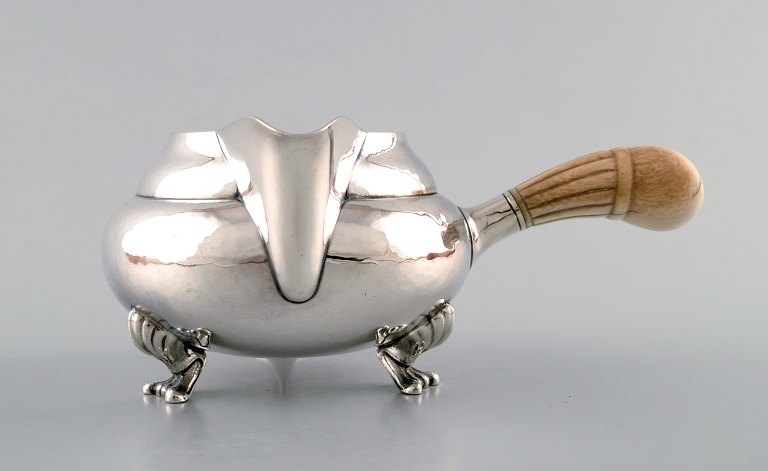 Georg Jensen Magnolia sterlingsølv stor  flødekande Nummer 2D. 