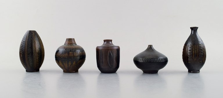 Wallakra (Sweden) five miniature art pottery vases. Sweden, 1950s.