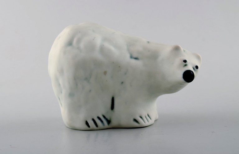 Henrik Allert for Pentik, Finland. Unika isbjørn i keramik. Sent 1900-tallet.Stilrent moderne finsk design i flot stand.Måler: 10 cm x 7,5 cm.Signeret.