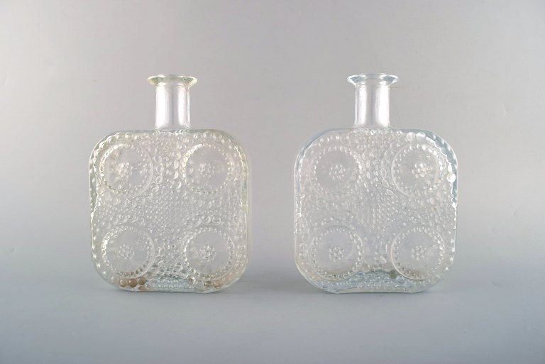 Nanny Still for Riihimäen Lasi, A pair of Finnish Grapponia glass art vases. Mouth blown.