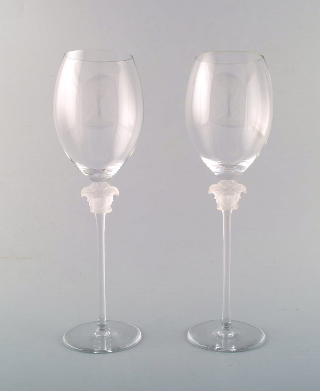Gianni Versace for Rosenthal. 2 red wine glasses. The stem is decorated with Medusa.