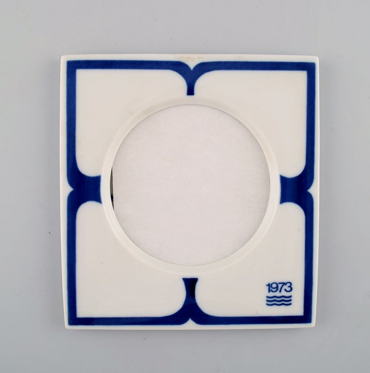 Royal Copenhagen annual frame from 1973 (large) with hanger in sterling silver by A. Michelsen.