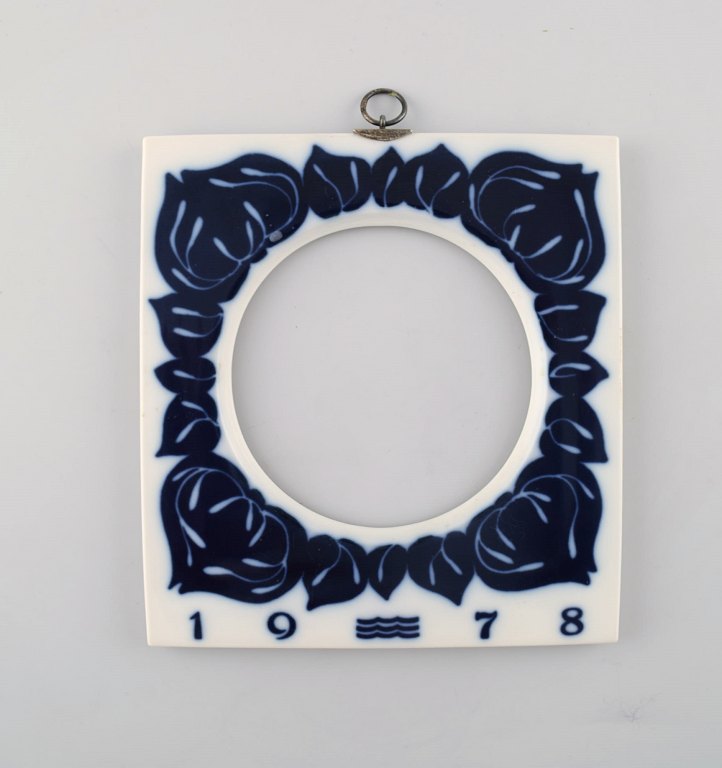 Royal Copenhagen annual frame from 1978 (large) with hanger in sterling silver by A. Michelsen.