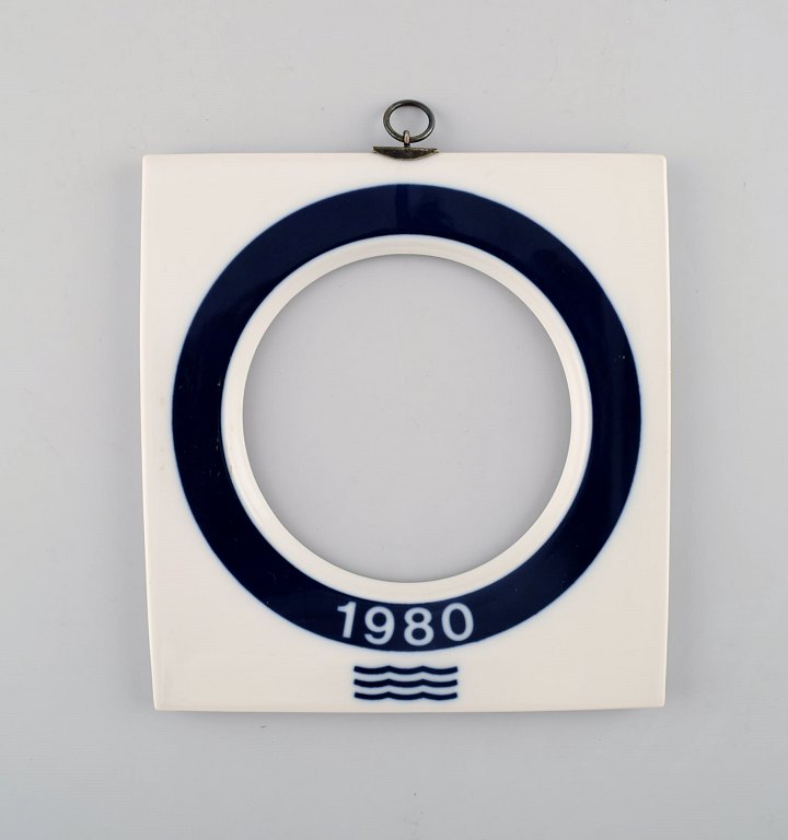 Royal Copenhagen annual frame from 1980 (large) with hanger in sterling silver by A. Michelsen.