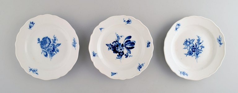 Meissen blue onion. 3 plates. Ca. 1920.