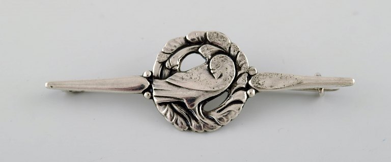 GEORG JENSEN. Broche af sølv i form af due. Modelnummer 144. 1915-1930. 