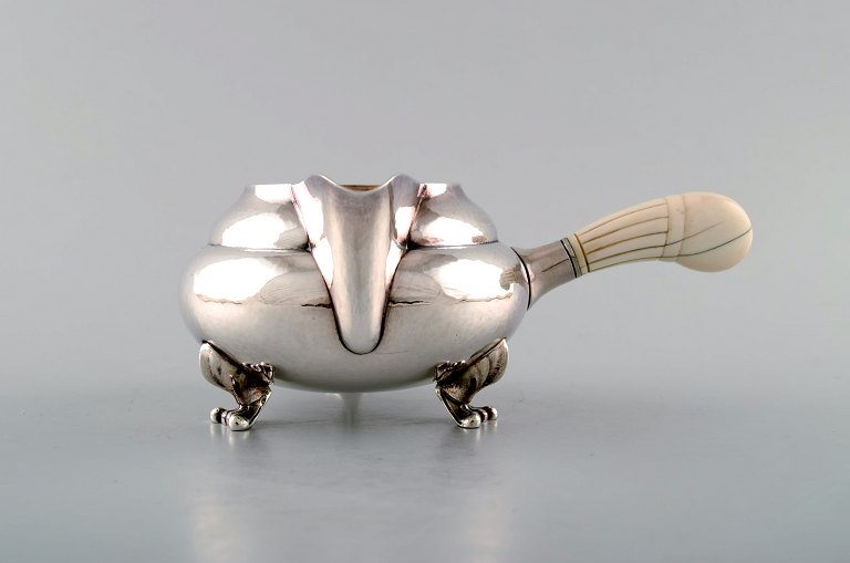 Georg Jensen Magnolia sterlingsølv stor  flødekande Nummer 2D. 