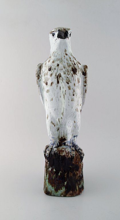 Gudmundur Mar Einarsson f. Middal 1895, d. 1963: Islandsk falk af keramik dekoreret med grå, grønne, brune og hvid glasur.