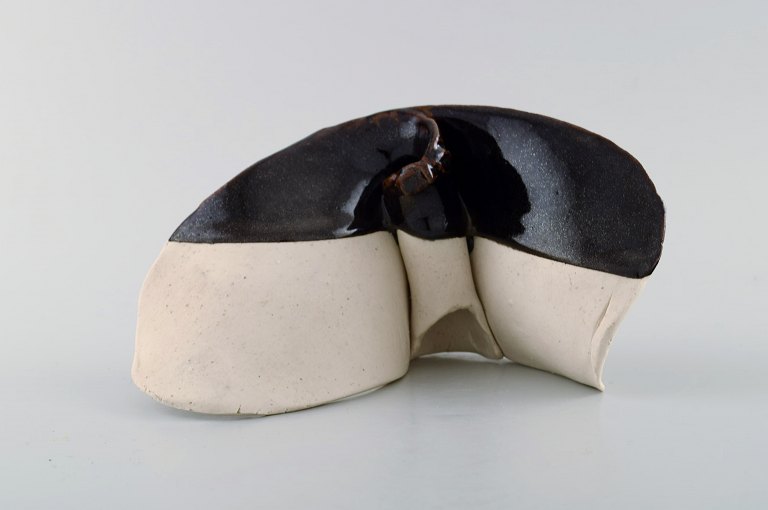 Ivy Lysdal, b. 1937. Danish potter and painter.Abstract unique sculpture. 1970