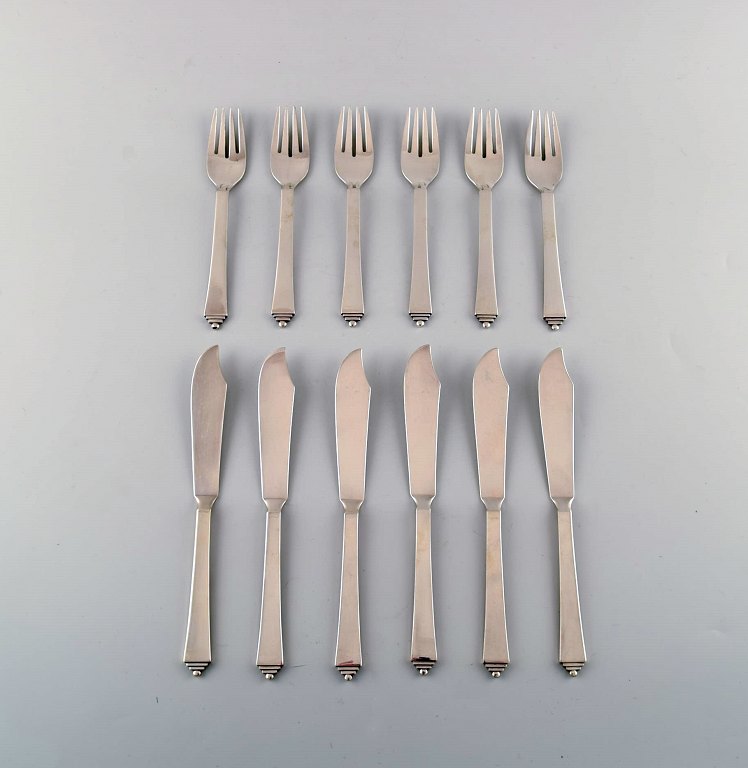 Georg Jensen Pyramide fiskebestik af sterling sølv til 6 personer. Bestående af 6 fiskegafler, 6 fiskeknive.