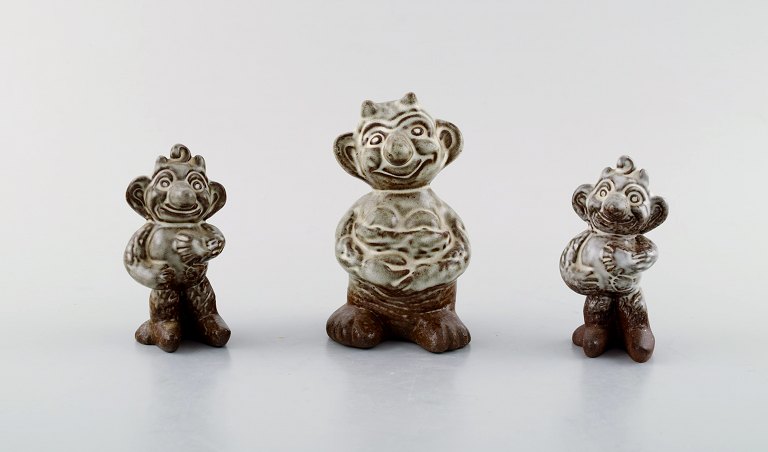 Michael Andersen Ceramics from Bornholm. Three hand-painted figures. Designed by Ludvig Mahler. "Krøllebølle"-family.