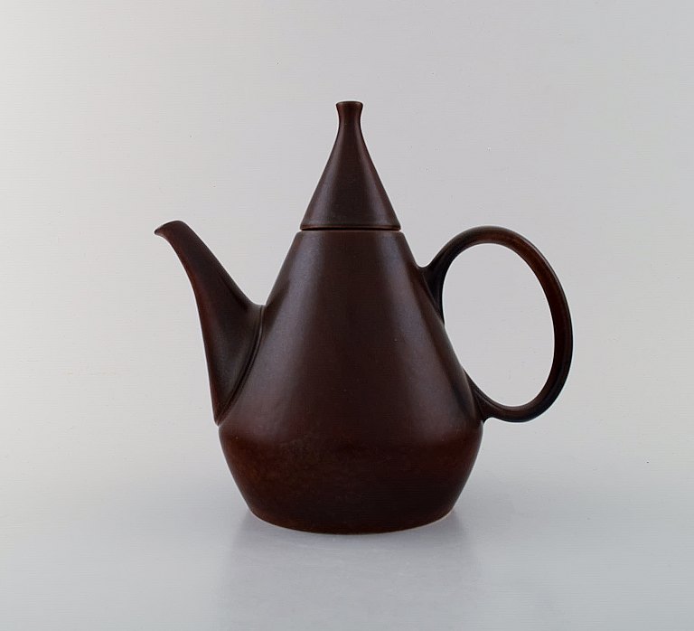 Carl Harry Stålhane for Rörstrand. Modernist tea pot with lid in glazed stoneware.