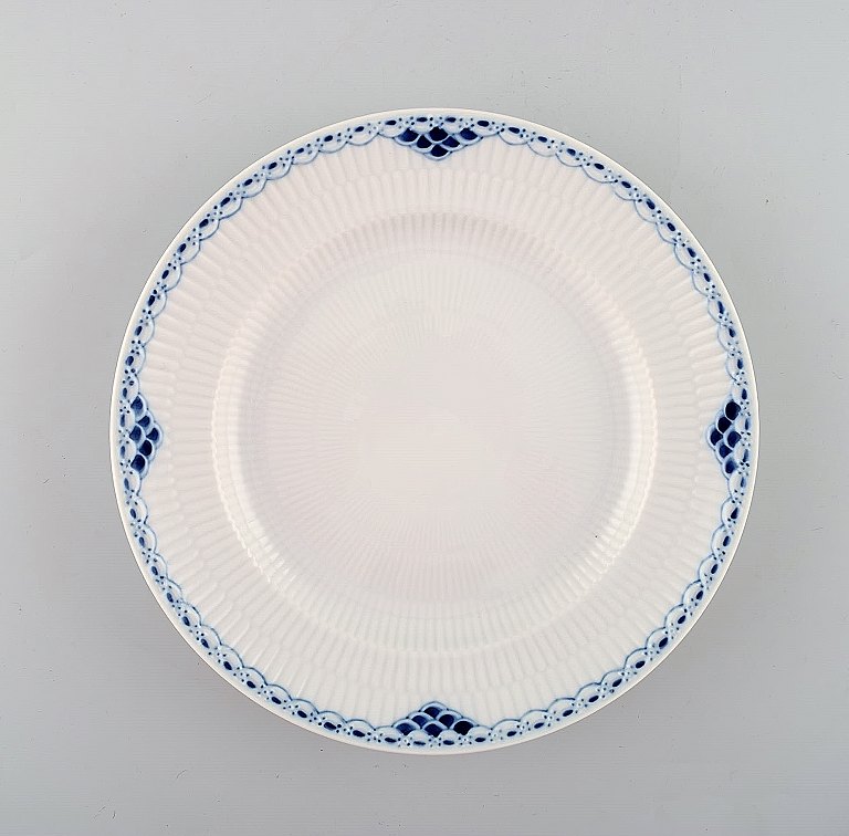 Royal Copenhagen blåmalet Prinsesse frokosttallerken i porcelæn. Modelnummer 572.
