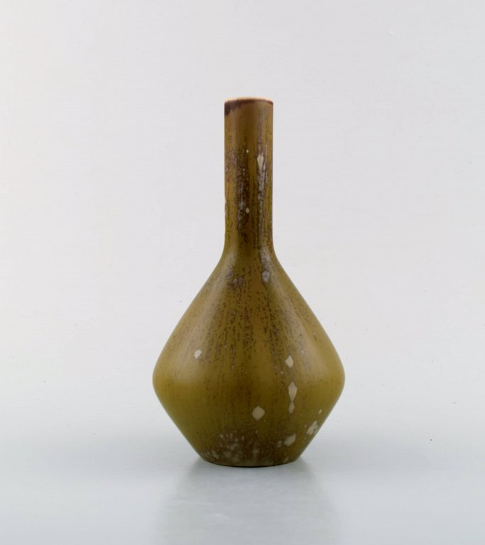 Carl-Harry Steel tap for Rörstrand / Rørstrand. Narrow-necked ceramic vase with beautiful glaze in olive green shades. Rare shape.