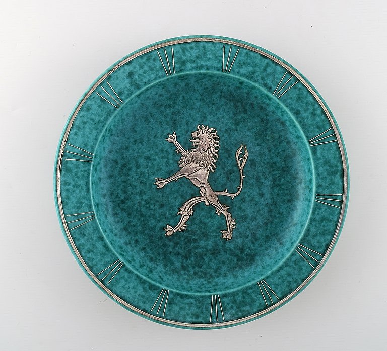 Wilhelm Kåge, Gustavsberg, art deco Argenta dish on feet in ceramics decorated with lion in silver inlaid.